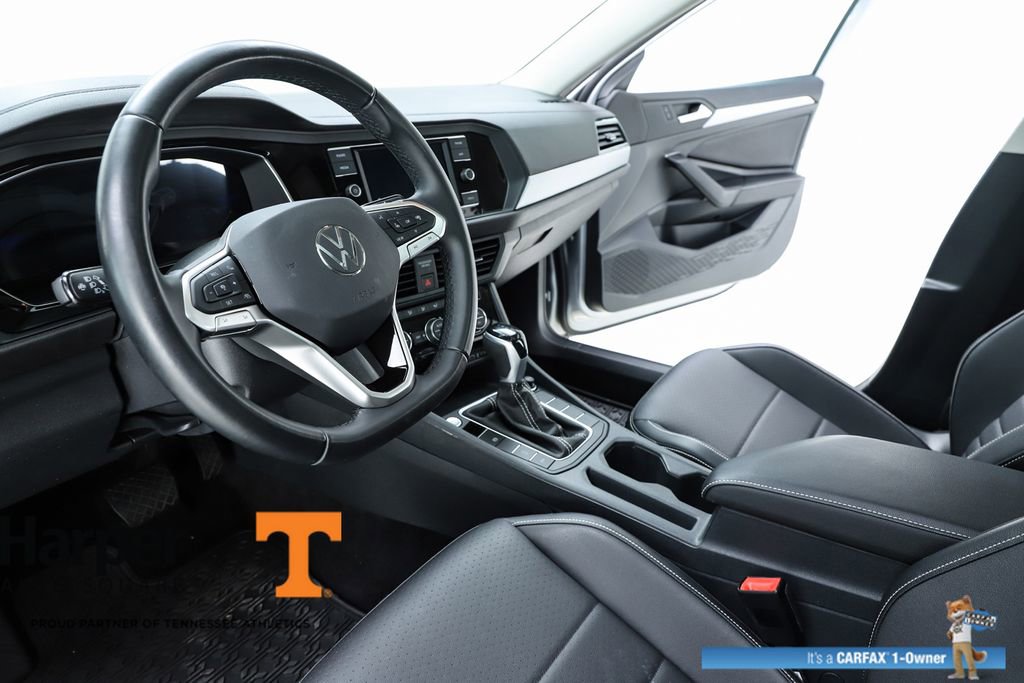 Used 2023 Volkswagen Jetta SE w/ Panoramic Sunroof Package image 19