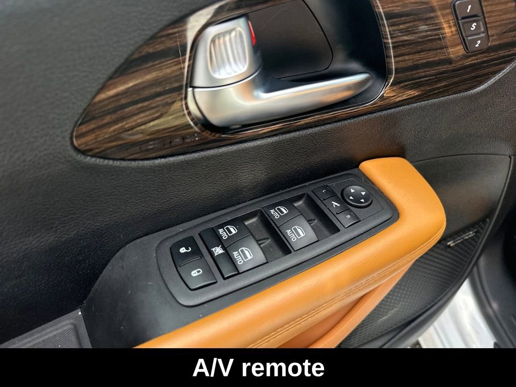 Used 2023 Chrysler Pacifica Pinnacle FWD image 12