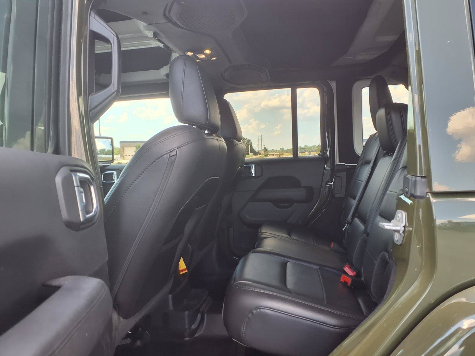 Used 2021 Jeep Wrangler Unlimited Sahara AWD/4WD image 27