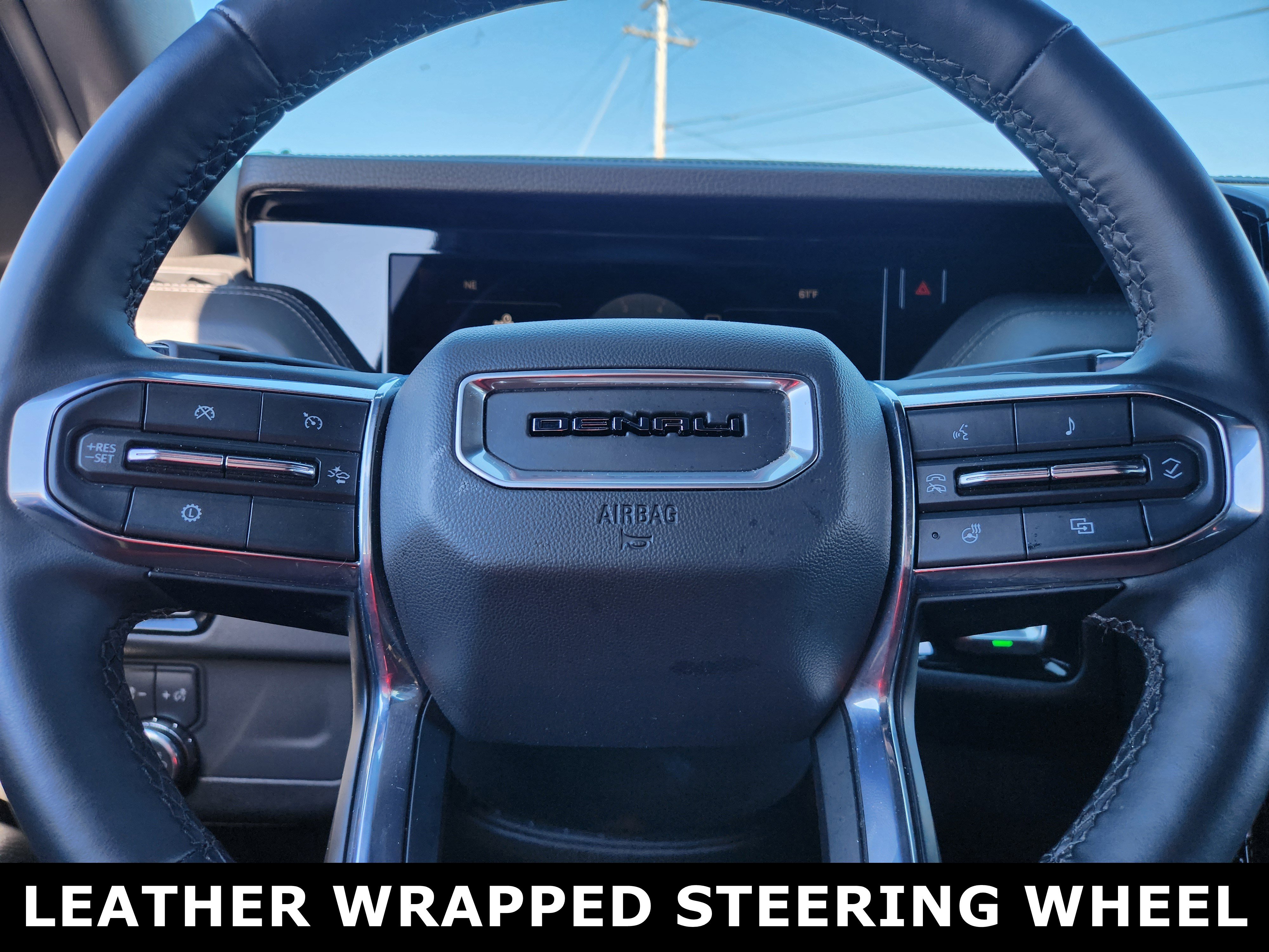 Used 2025 GMC Yukon XL Denali image 3