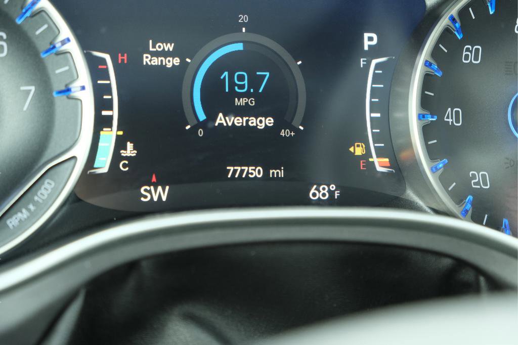 Used 2023 Chrysler Pacifica Touring-L FWD image 18