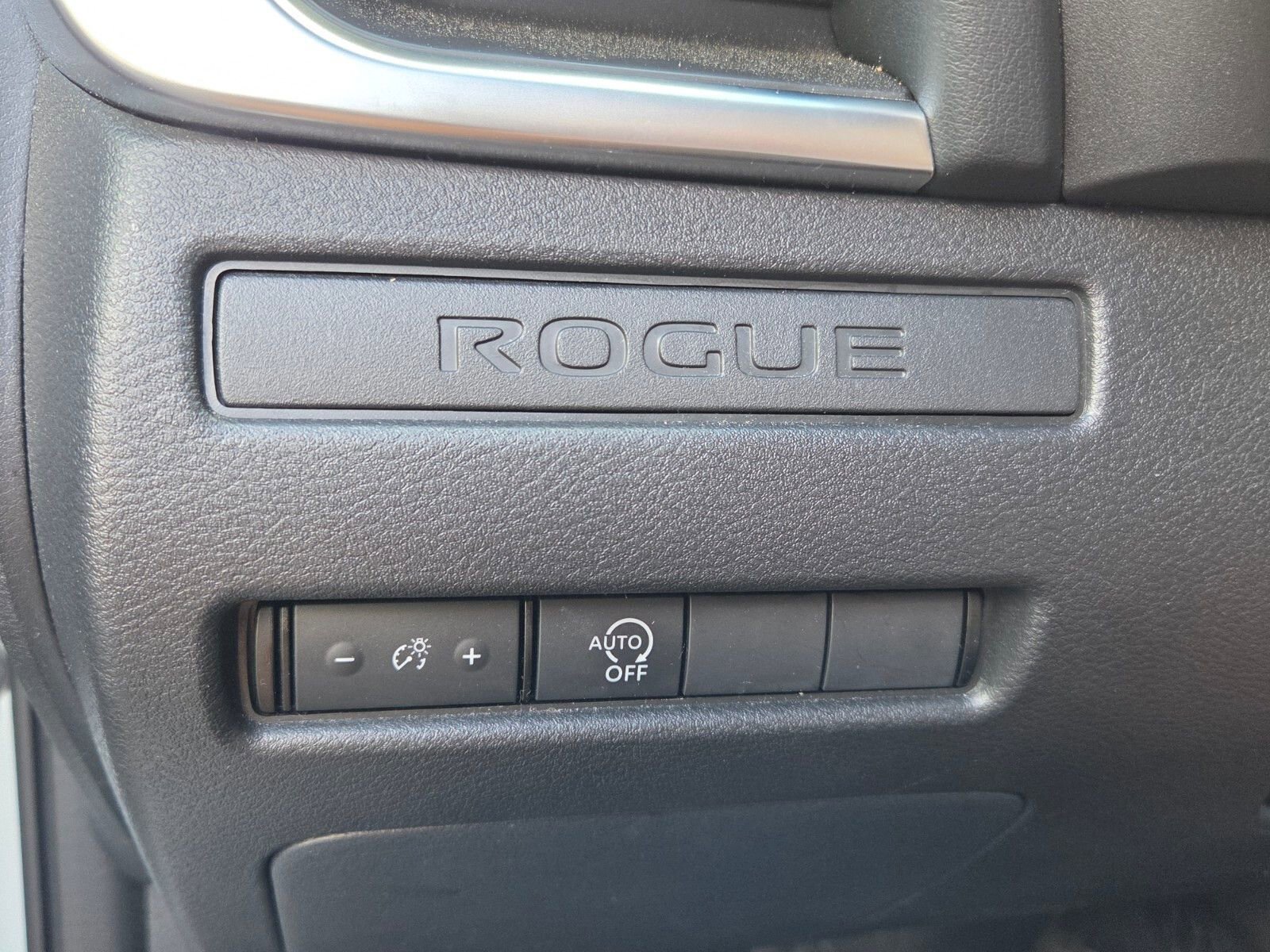 Used 2024 Nissan Rogue S image 27