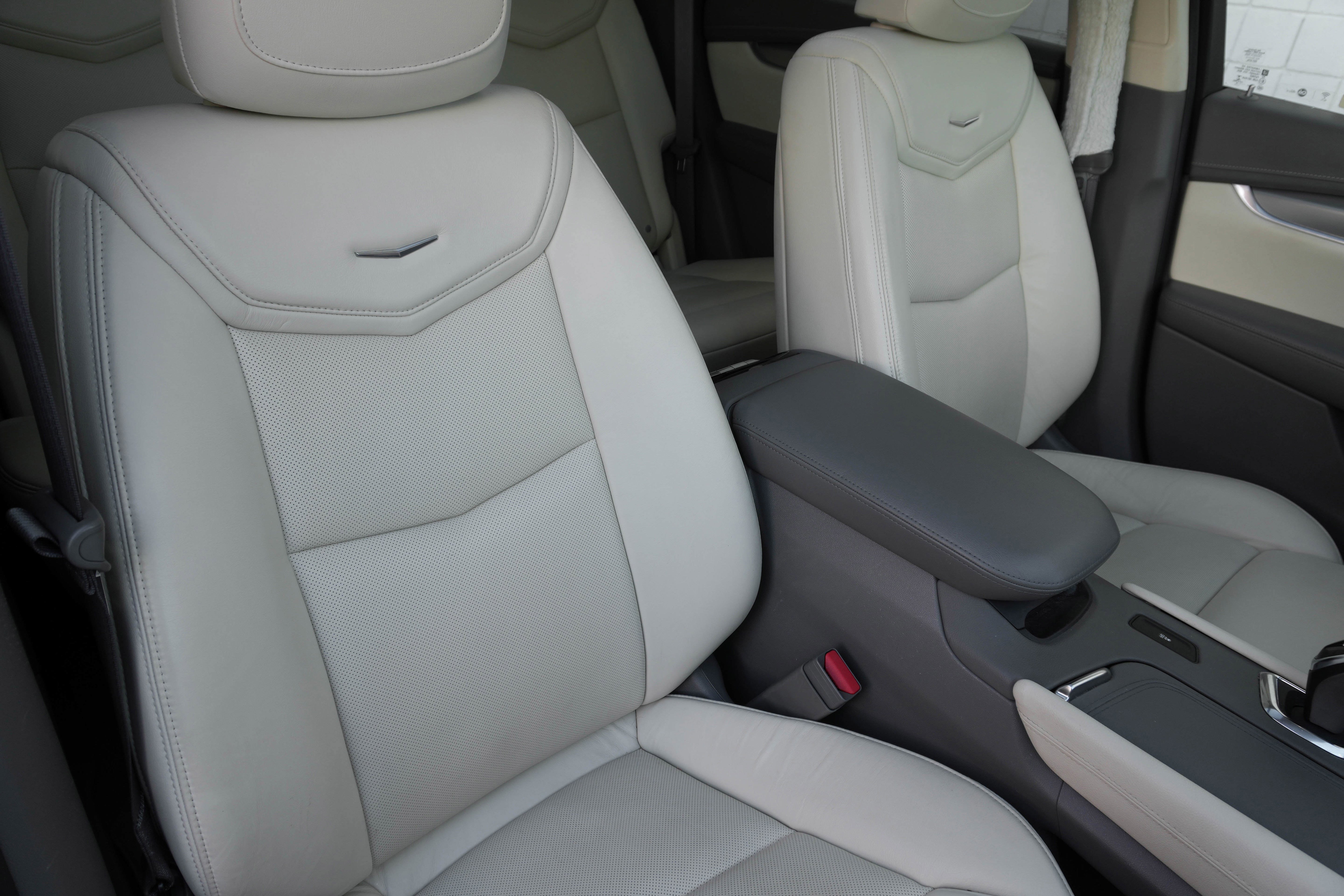 Used 2017 Cadillac XT5 Luxury w/ Driver Awareness Package image 32