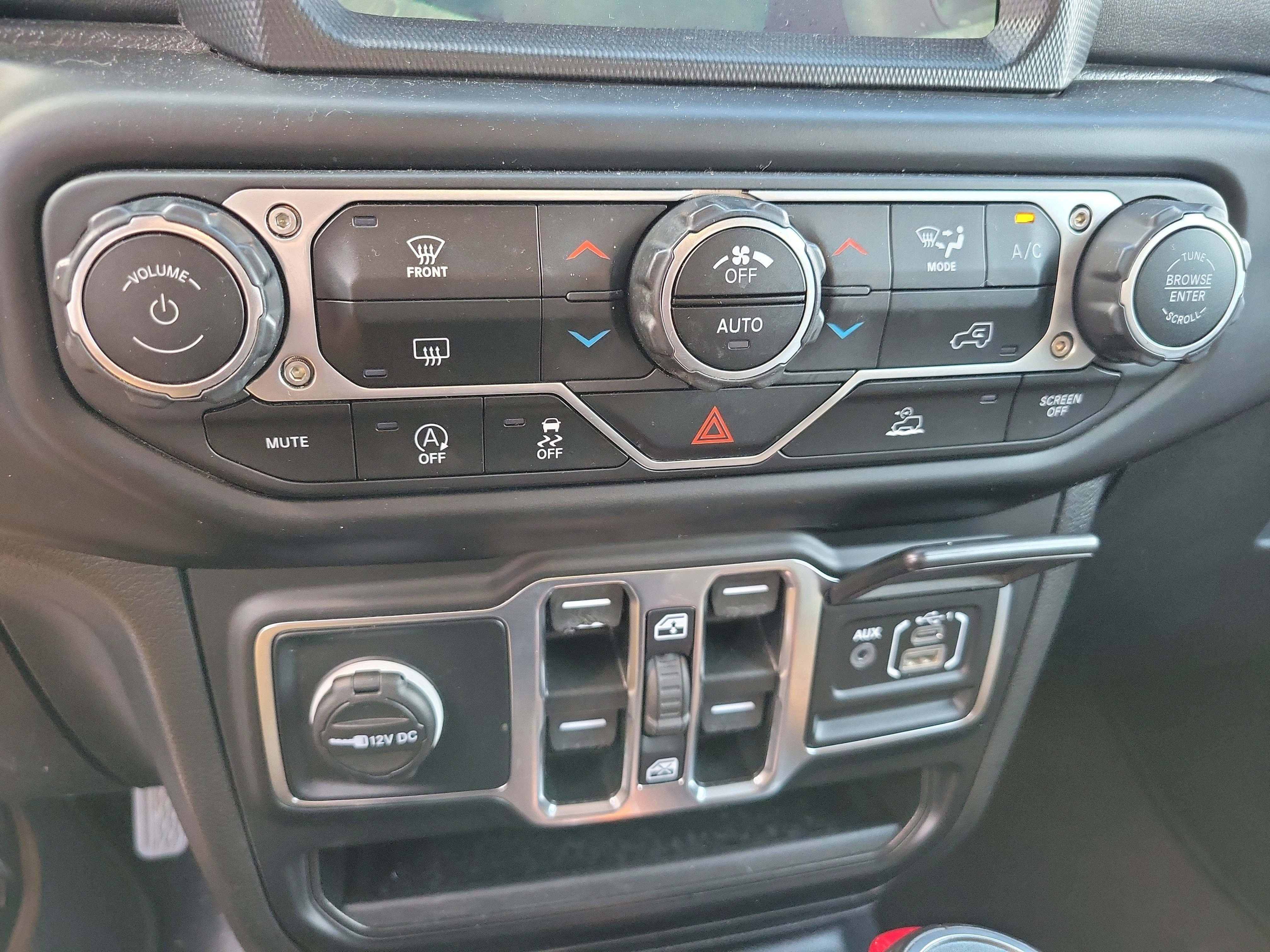 Used 2021 Jeep Gladiator Overland w/ Popular Equipment Package AWD/4WD image 18