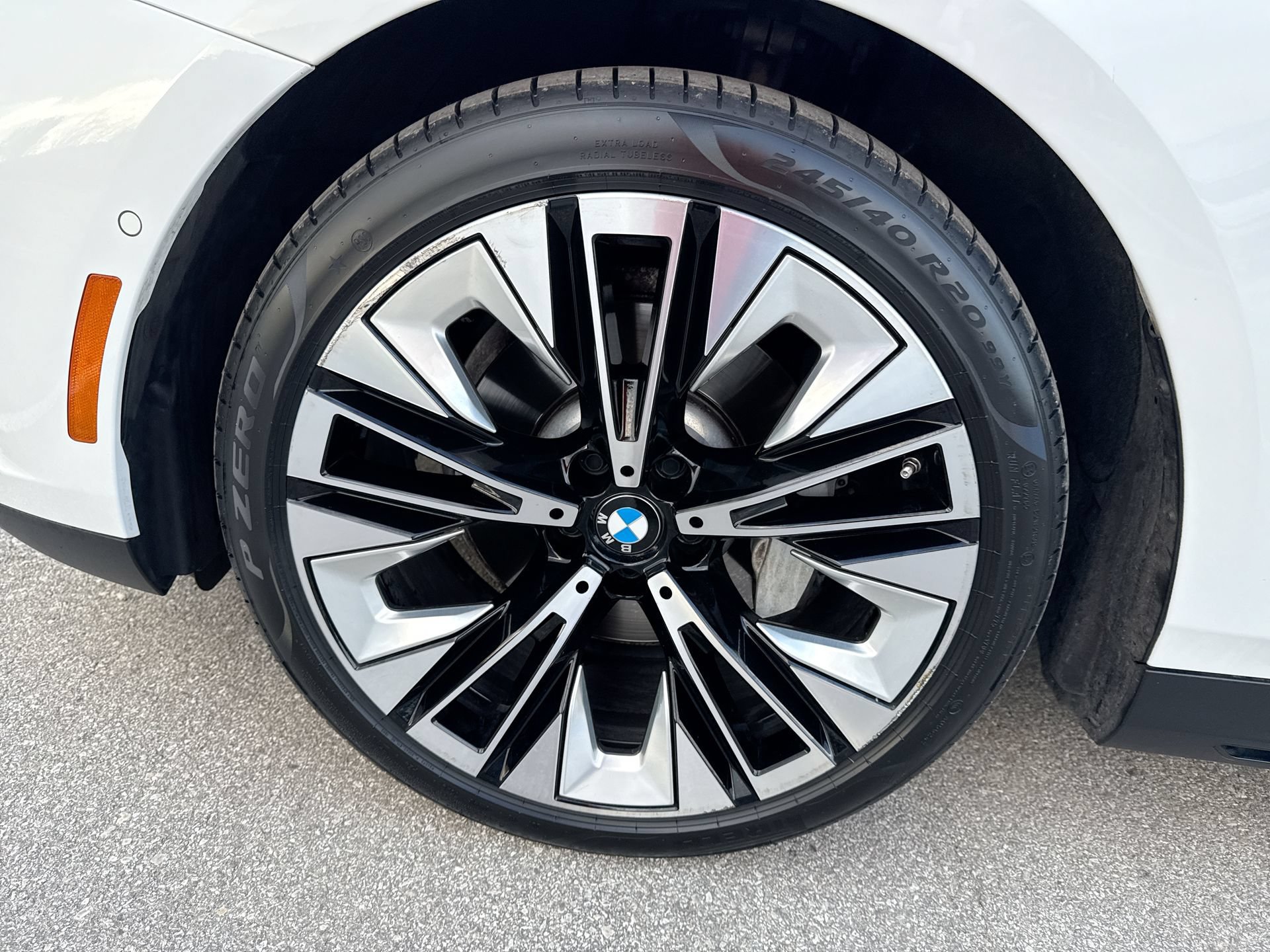 Used 2024 BMW 530i w/ Convenience Package RWD image 19