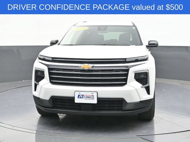 Used 2025 Chevrolet Traverse LT w/ Driver Confidence Package AWD/4WD image 2