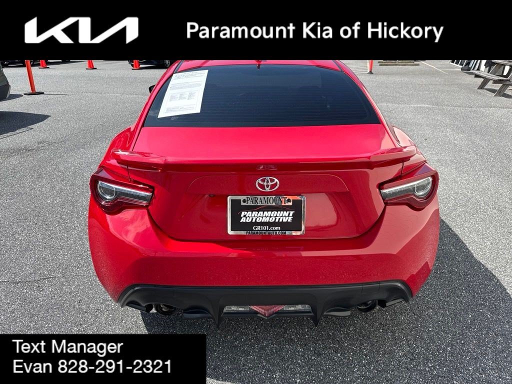 Used 2017 Toyota 86 RWD image 5