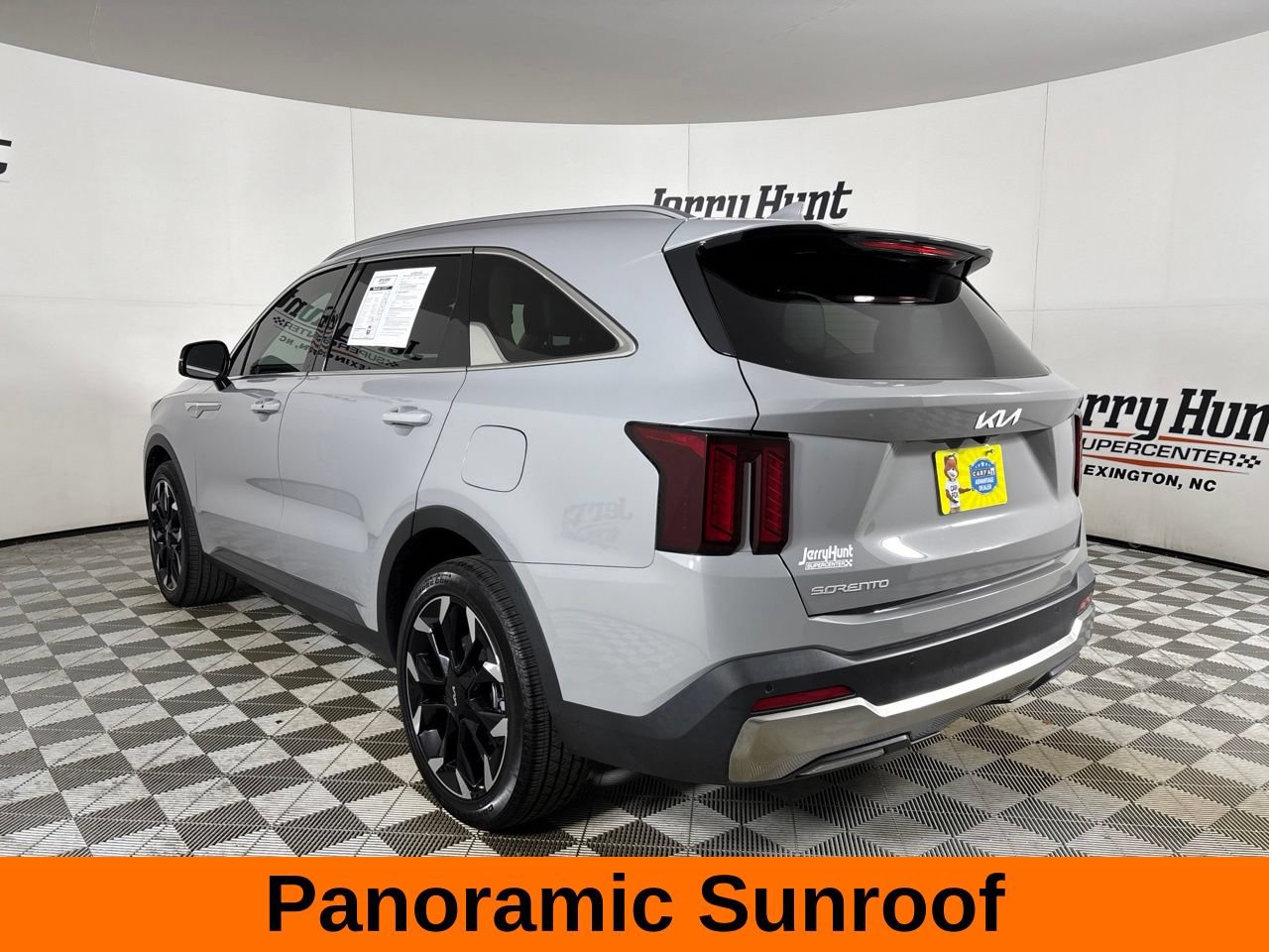 Used 2025 Kia Sorento EX w/ Panoramic Sunroof Package FWD image 9