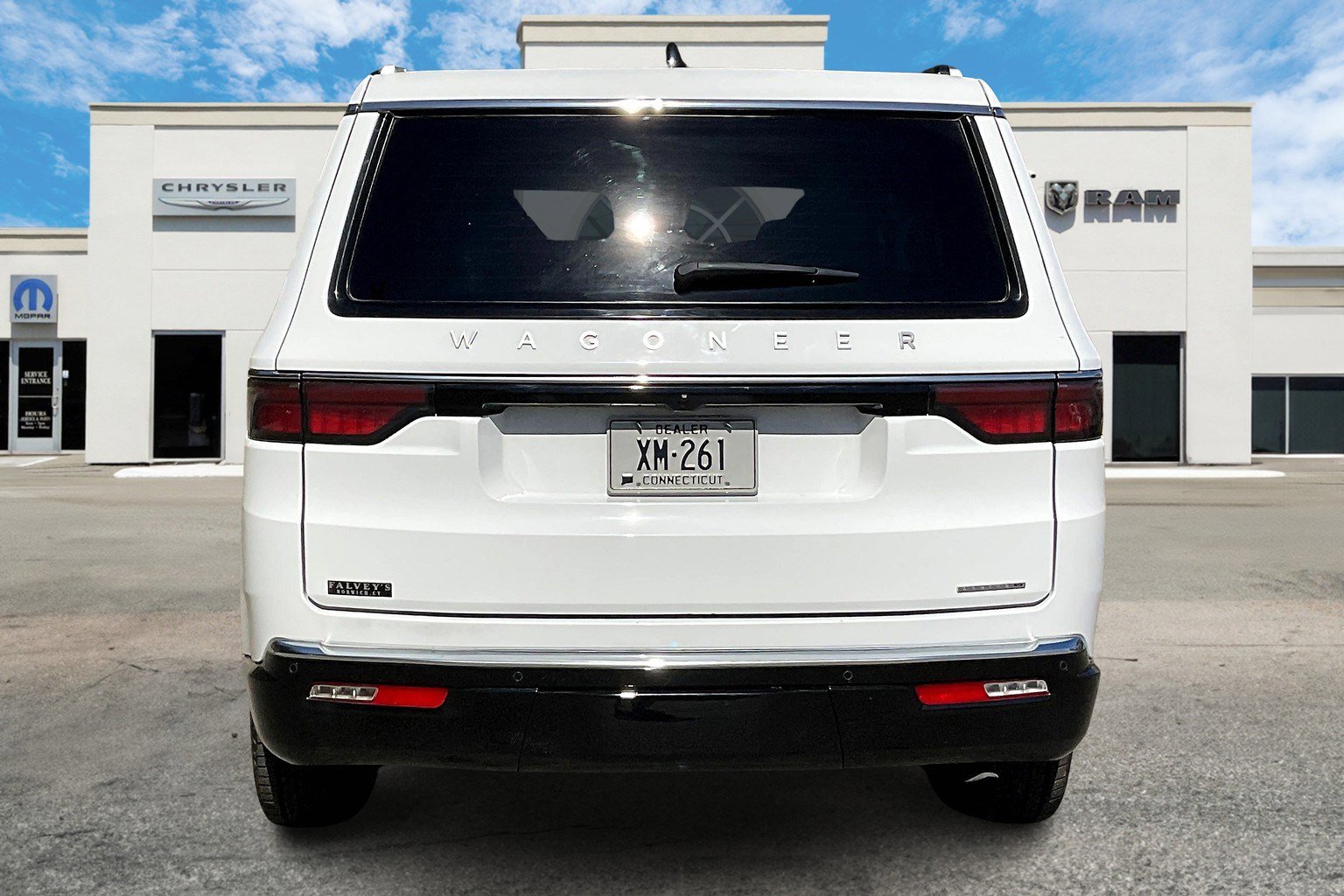 Used 2024 Jeep Wagoneer Series II w/ Flexible Seating Group image 4