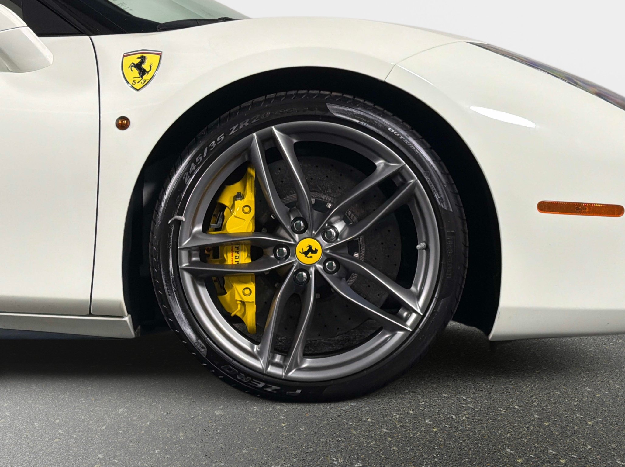 Used 2019 Ferrari 488 GTB RWD image 3