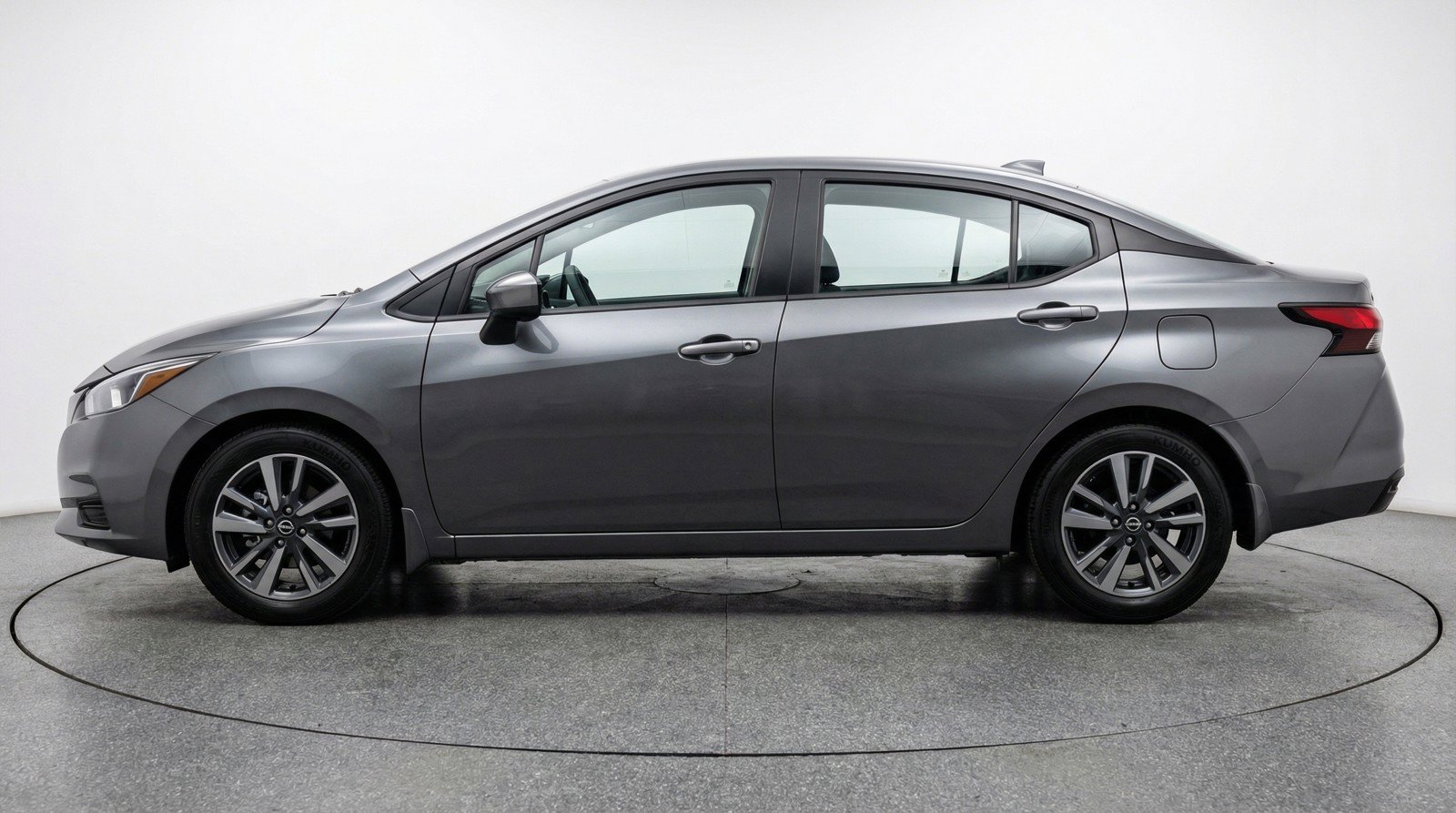 Used 2025 Nissan Versa SV FWD image 5