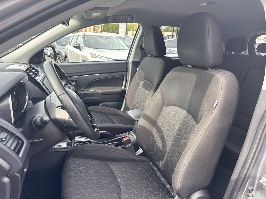 Used 2025 Mitsubishi Outlander Sport AWD image 13