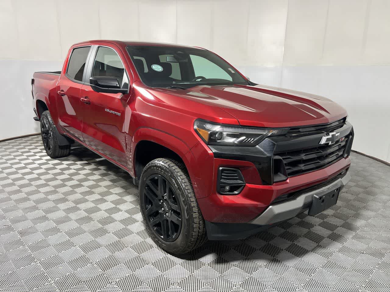 Used 2024 Chevrolet Colorado Z71 w/ Z71 Convenience Package 2 AWD/4WD image 2