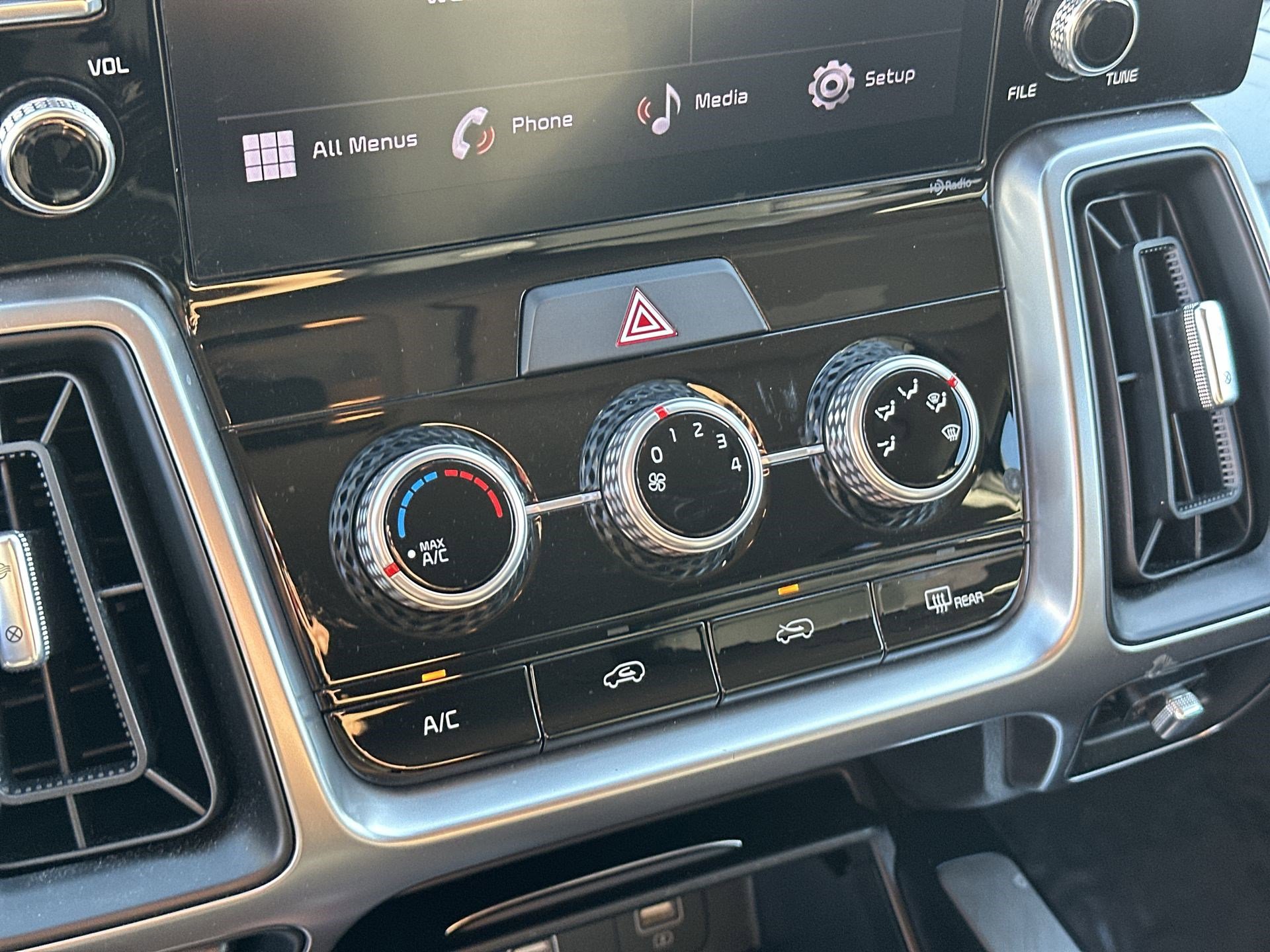 Used 2023 Kia Sorento LX image 16