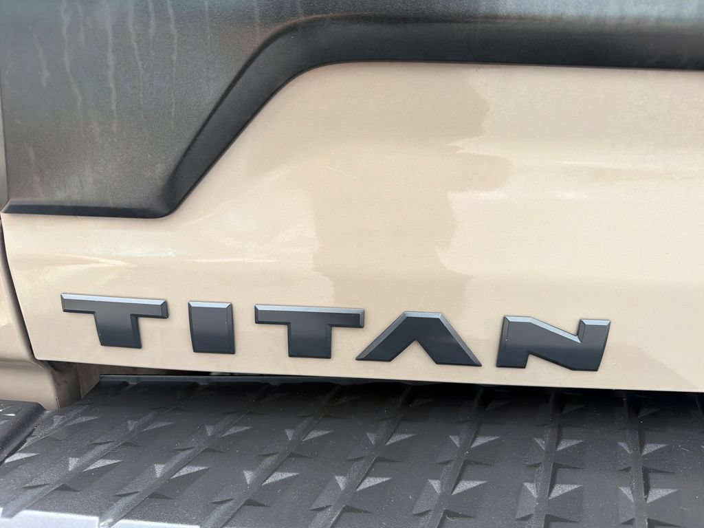 Used 2020 Nissan Titan PRO-4X w/ Pro-4x Convenience Package AWD/4WD image 11