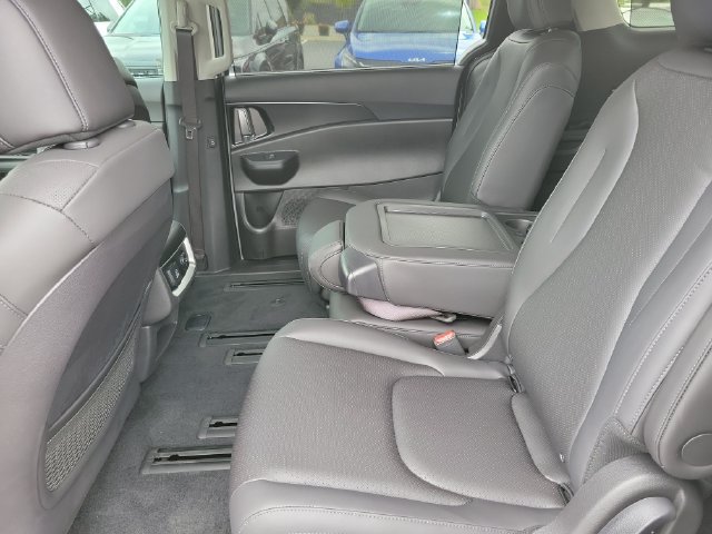New 2027 Kia Carnival SX w/ Dark Edition Package FWD image 17