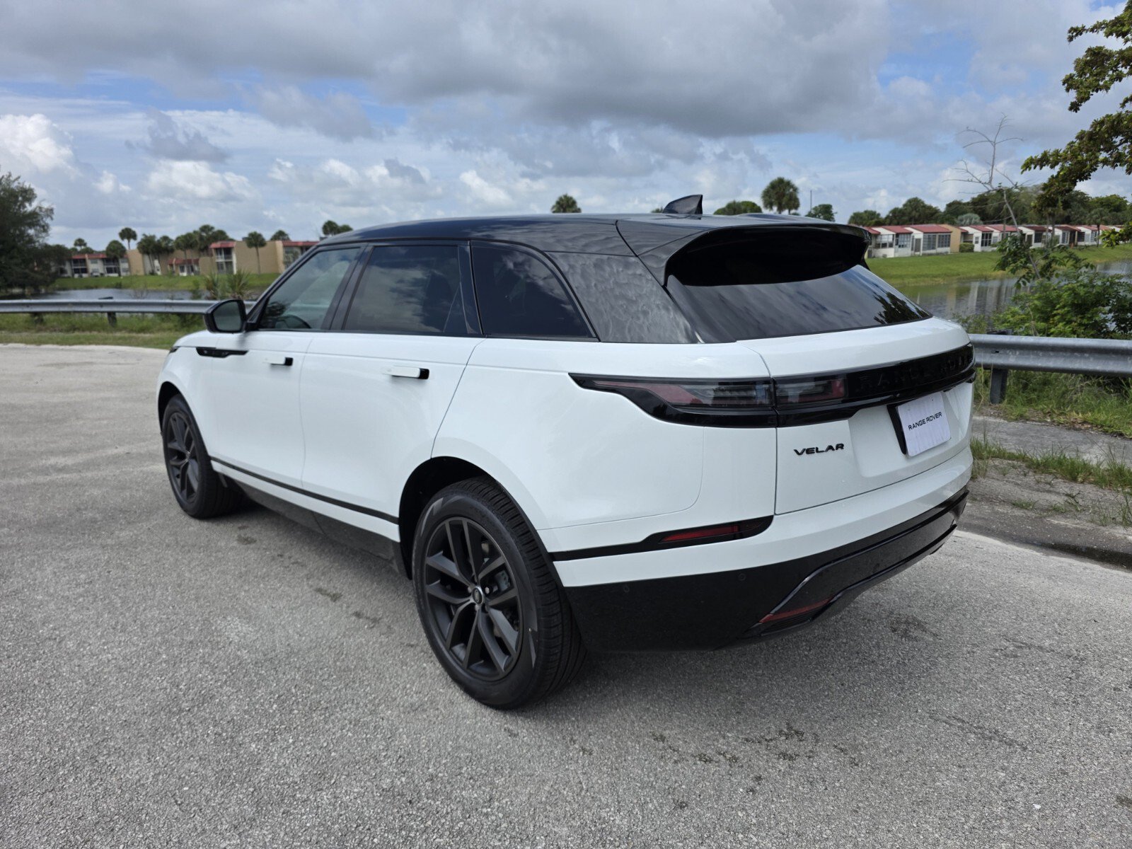 Used 2026 Land Rover Range Rover Velar Belgravia AWD/4WD image 2
