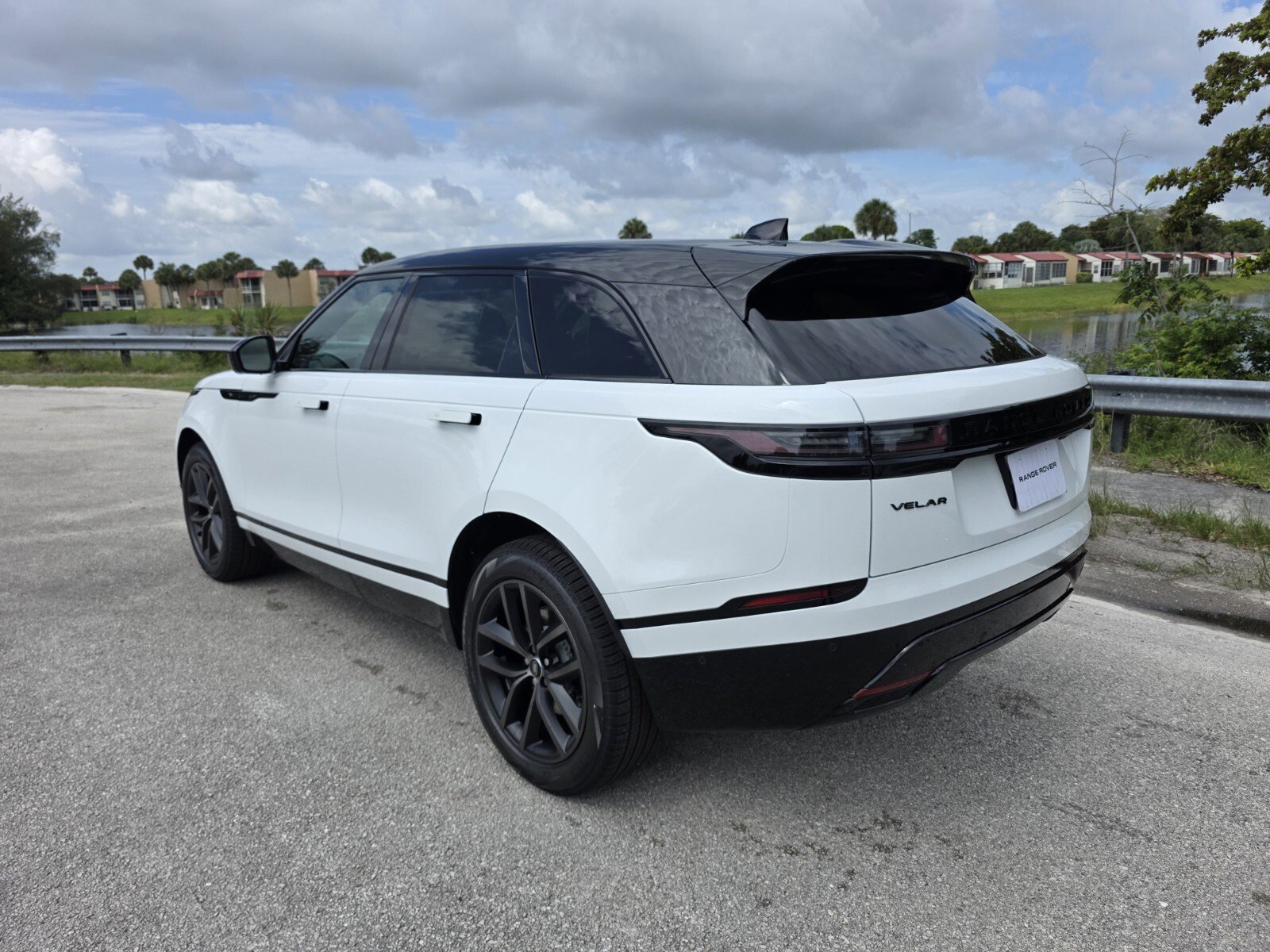 New 2026 Land Rover Range Rover Velar Belgravia AWD/4WD image 2