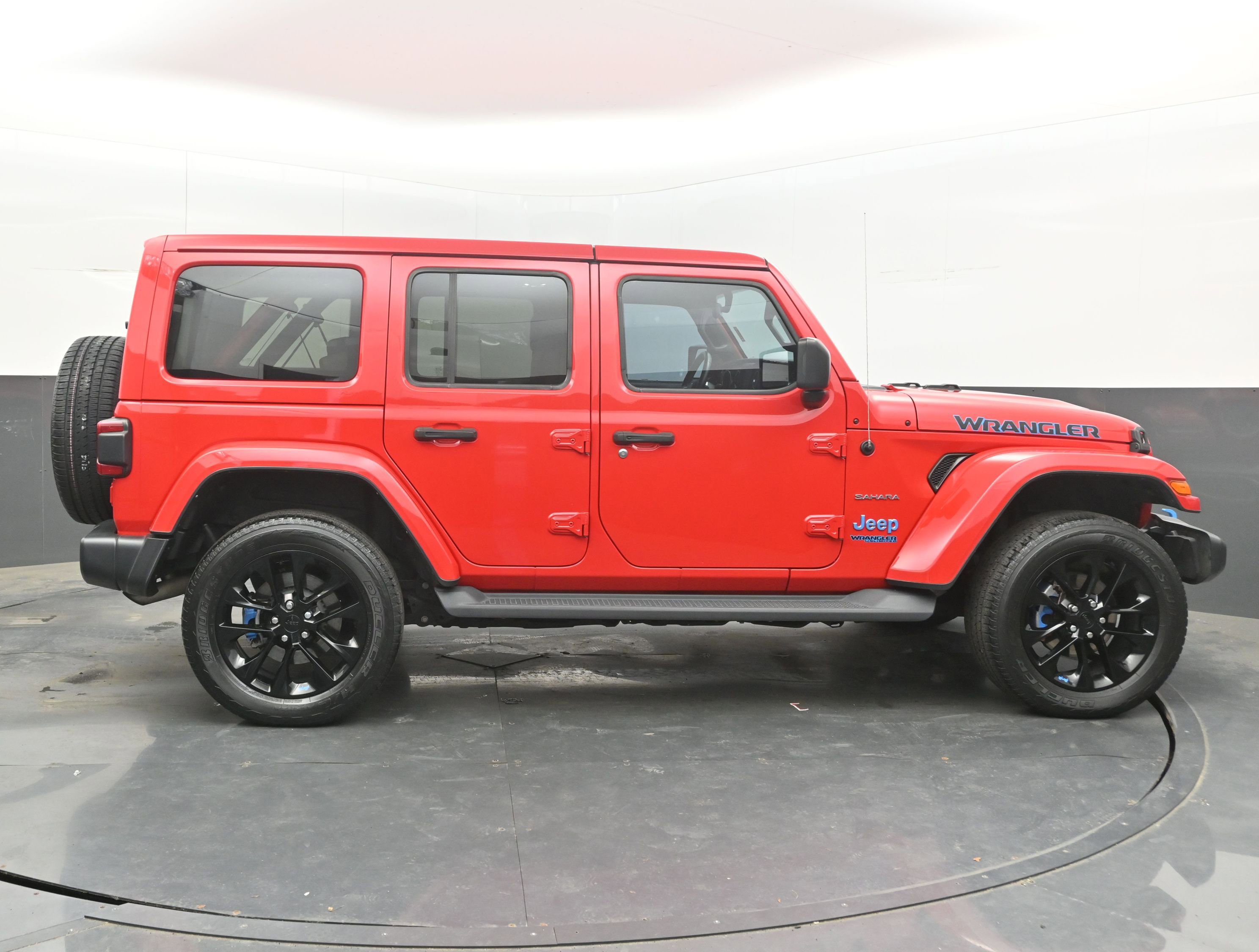 Used 2022 Jeep Wrangler Unlimited Sahara w/ Cold Weather Group AWD/4WD image 10