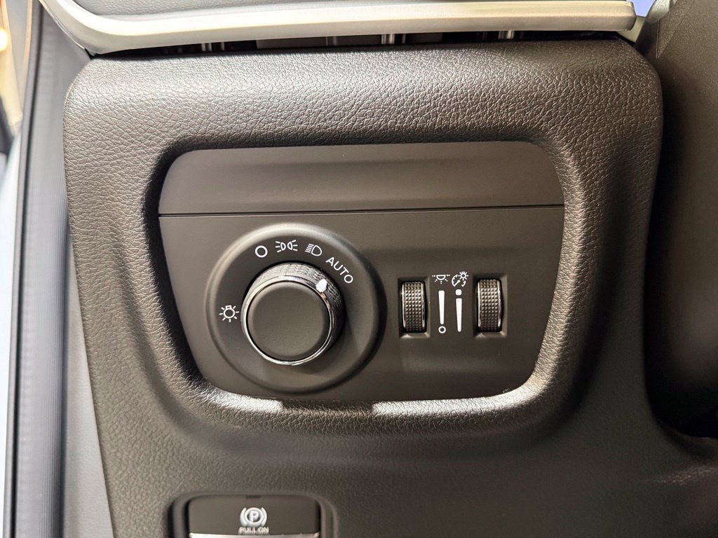 Used 2025 Jeep Grand Cherokee Laredo X AWD/4WD image 20