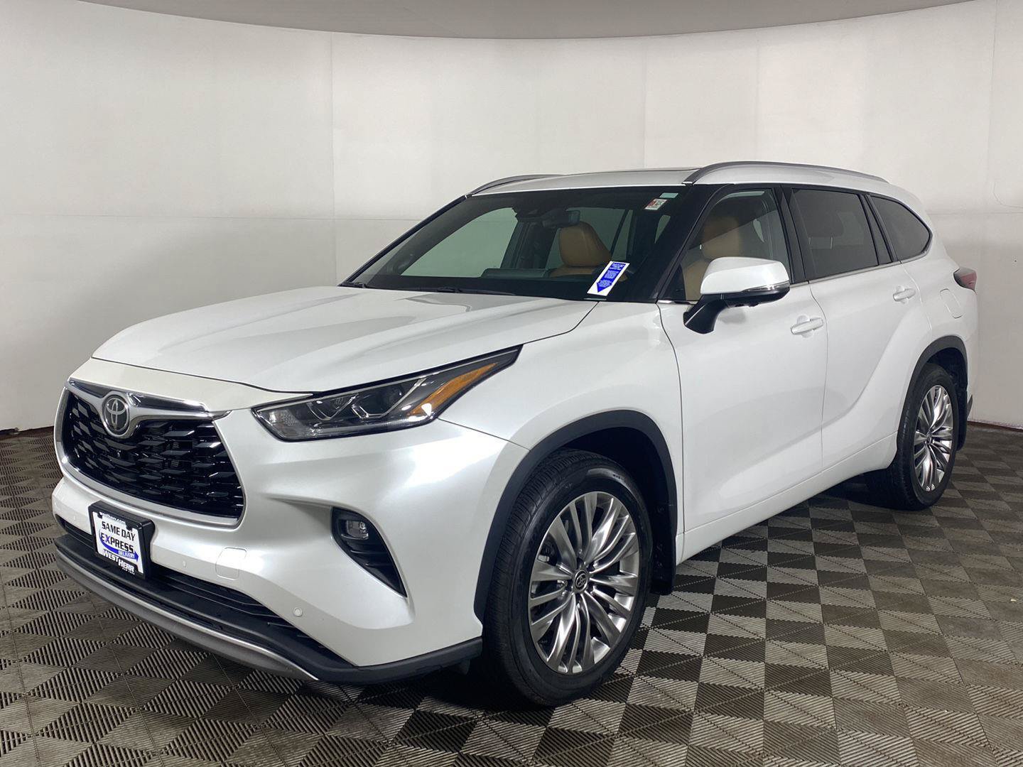 Used 2026 Toyota Highlander Platinum AWD/4WD image 2