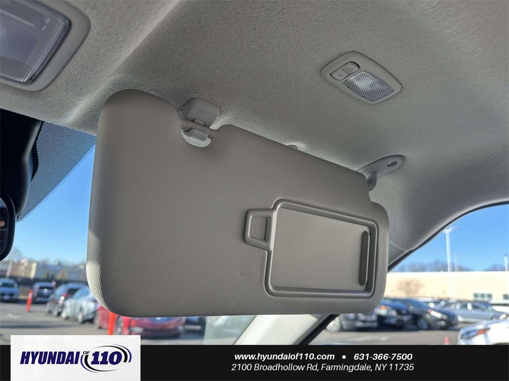 Used 2025 Hyundai Venue SEL image 31