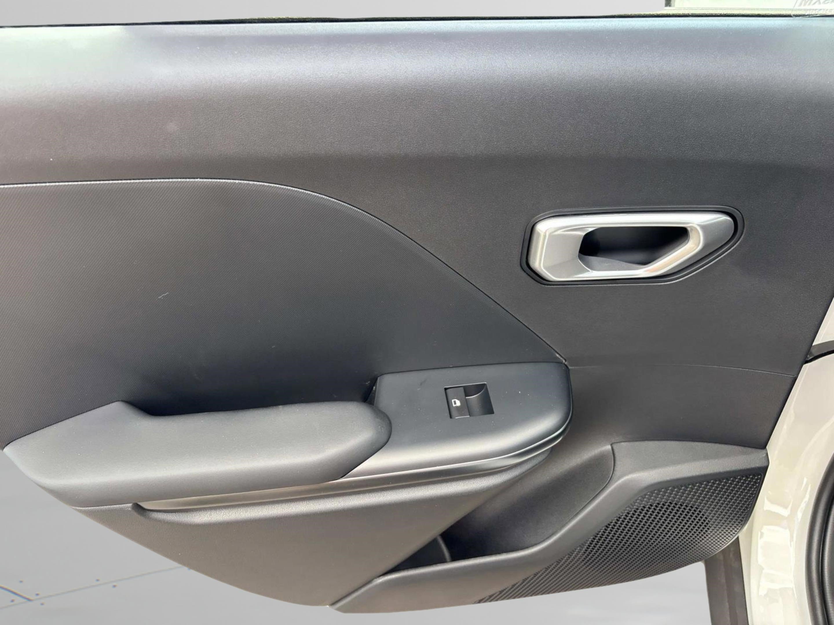 New 2026 Kia K4 FWD image 14