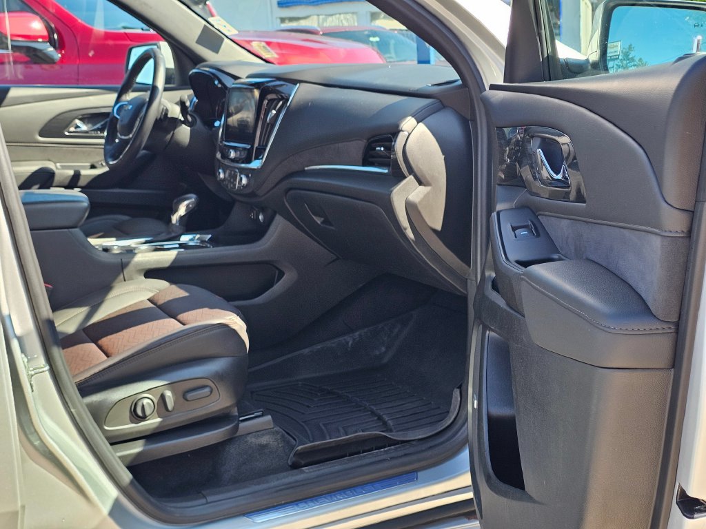 Used 2022 Chevrolet Traverse High Country AWD/4WD image 14