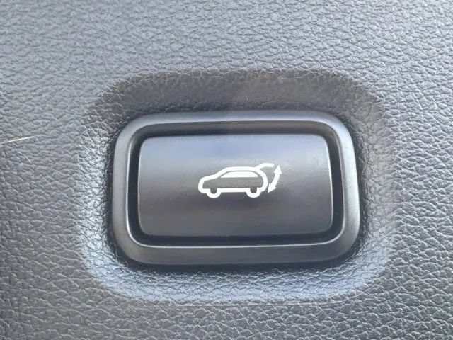 Used 2022 Hyundai Santa Fe SEL w/ Convenience + Premium Package AWD/4WD image 16