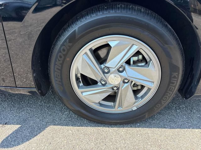 Used 2025 Hyundai Elantra SE FWD image 30