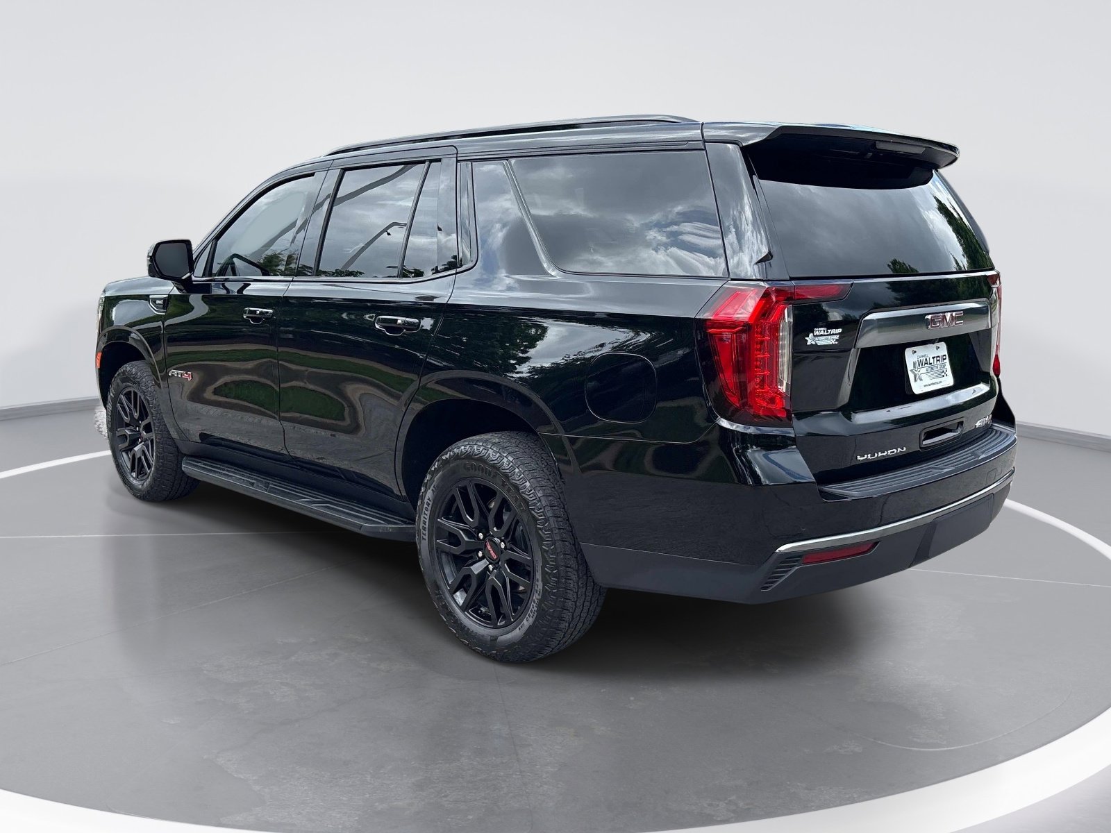 Certified 2024 GMC Yukon AT4 w/ Technology Package AWD/4WD image 6
