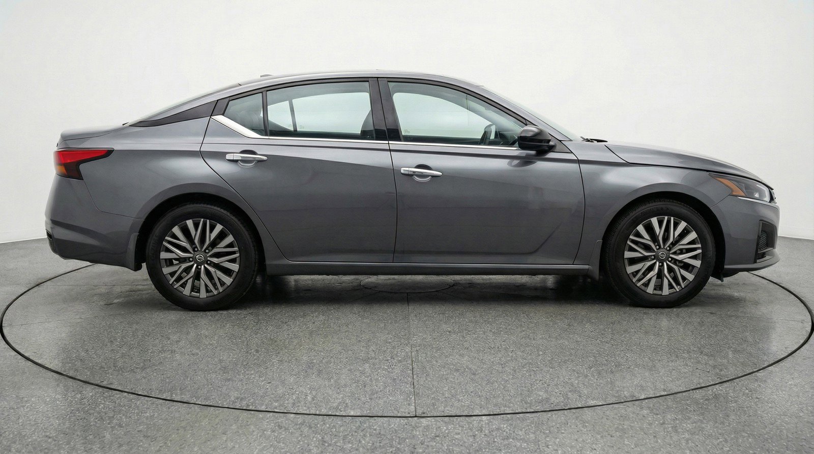 Used 2025 Nissan Altima 2.5 SV image 11