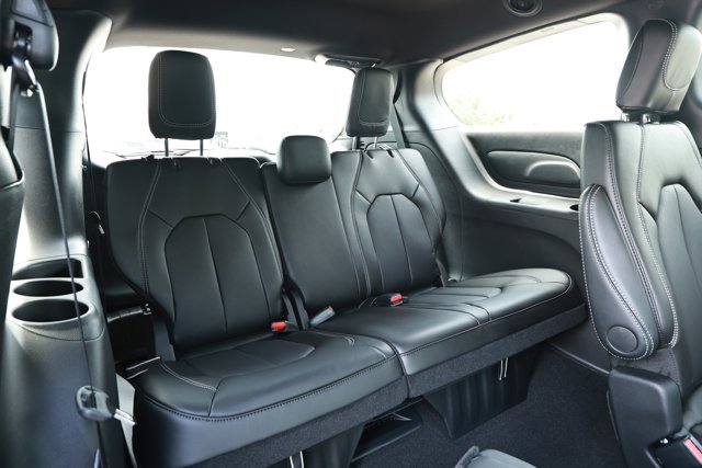 New 2027 Chrysler Pacifica Select FWD image 34