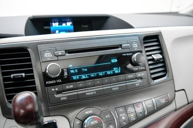 Used 2014 Toyota Sienna XLE FWD image 23