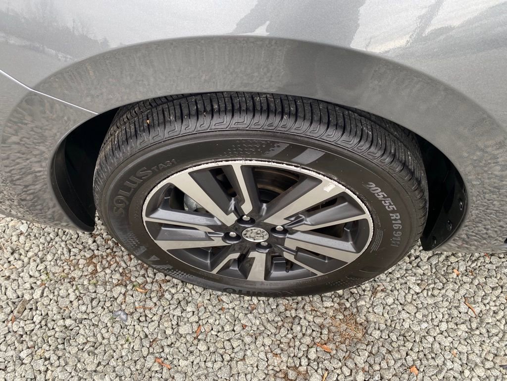 Used 2025 Nissan Versa SV image 26