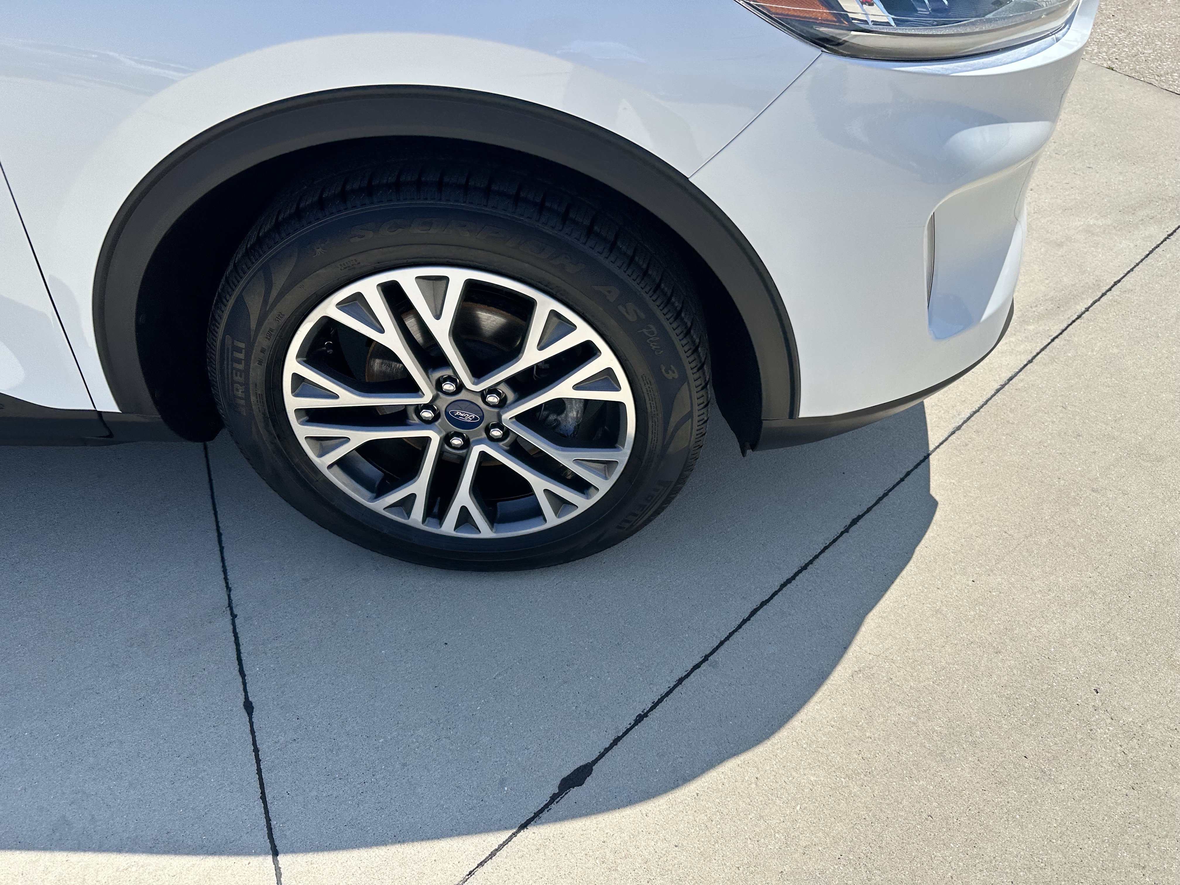 Used 2020 Ford Escape SEL FWD image 2
