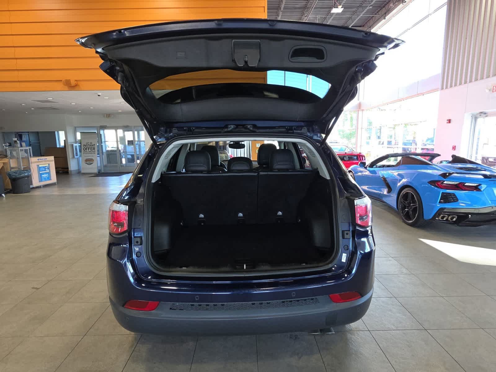 Used 2018 Jeep Compass Limited w/ Safe & Security Group AWD/4WD image 9