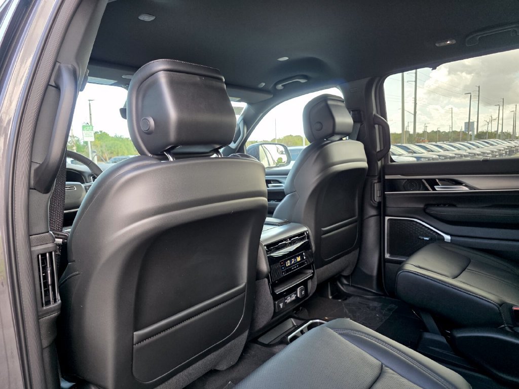 New 2026 Jeep Grand Wagoneer Limited w/ Convenience Group I AWD/4WD image 11