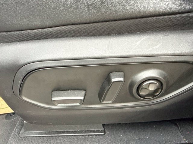 Used 2023 Jeep Grand Cherokee Altitude AWD/4WD image 17