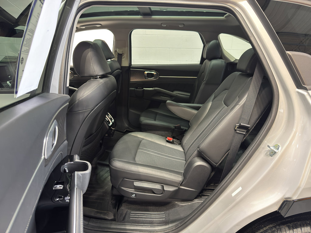 Used 2022 Kia Sorento SX image 12