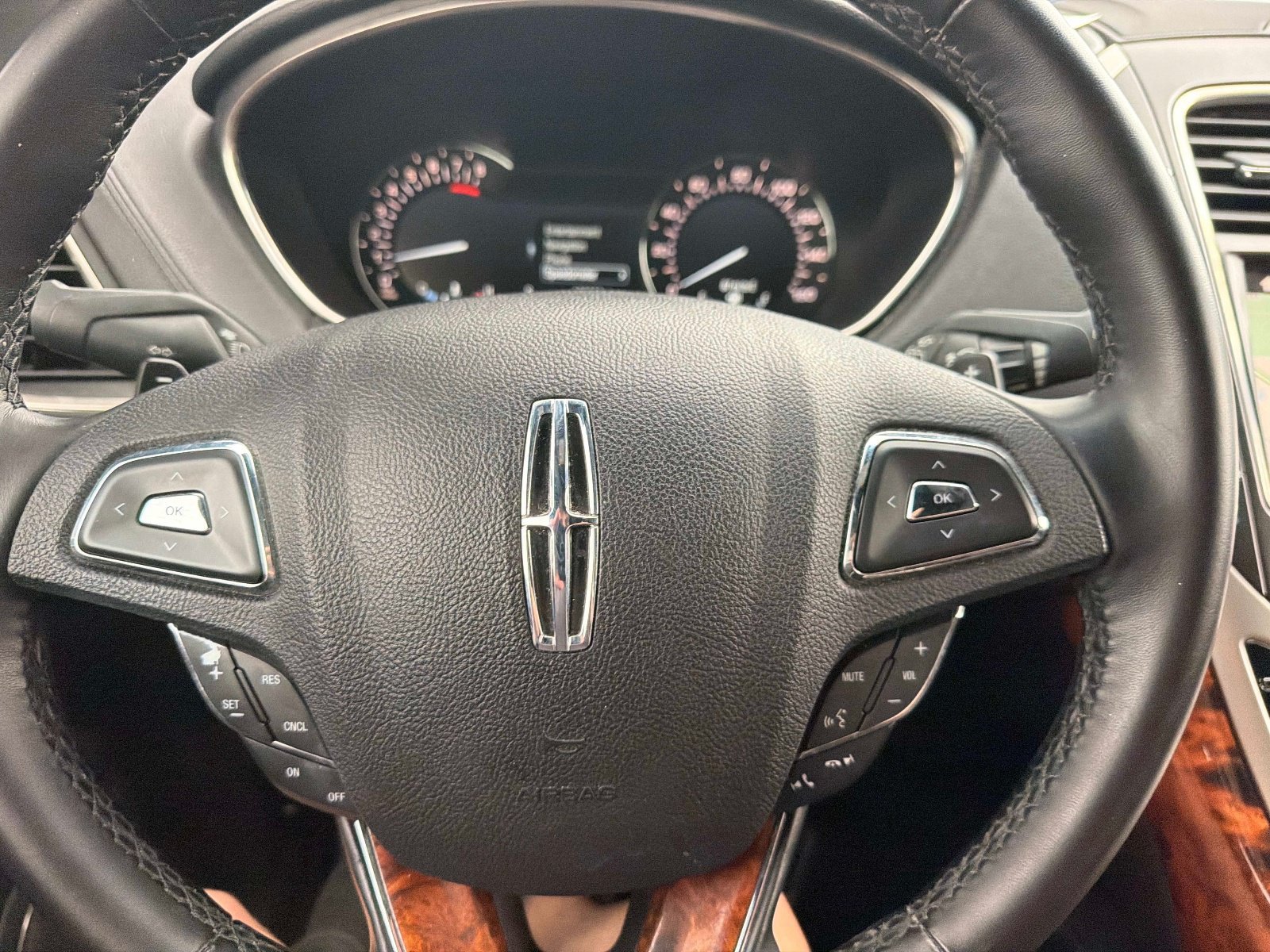 Used 2018 Lincoln MKX Reserve FWD image 29