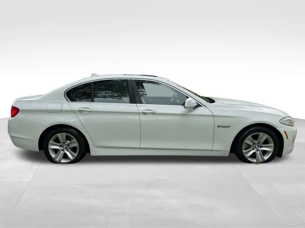 Used 2011 BMW 528i Sedan RWD image 9