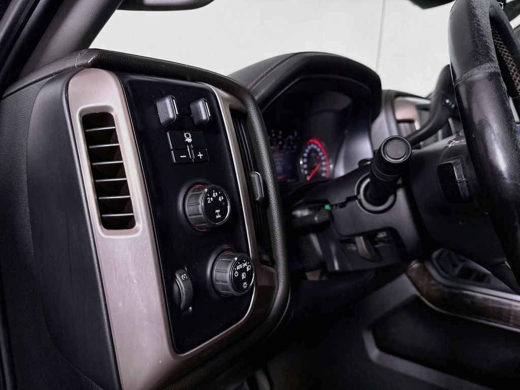 Used 2016 GMC Sierra 2500 Denali w/ Duramax Plus Package AWD/4WD image 10