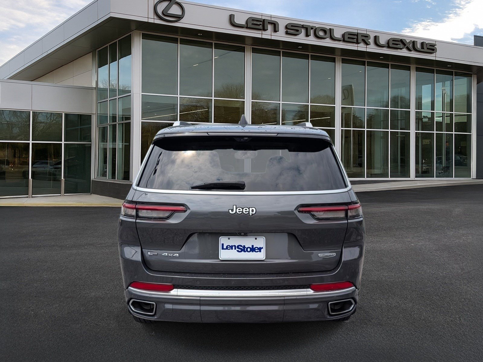 Used 2023 Jeep Grand Cherokee L Summit w/ Advanced Protech Group IV AWD/4WD image 4