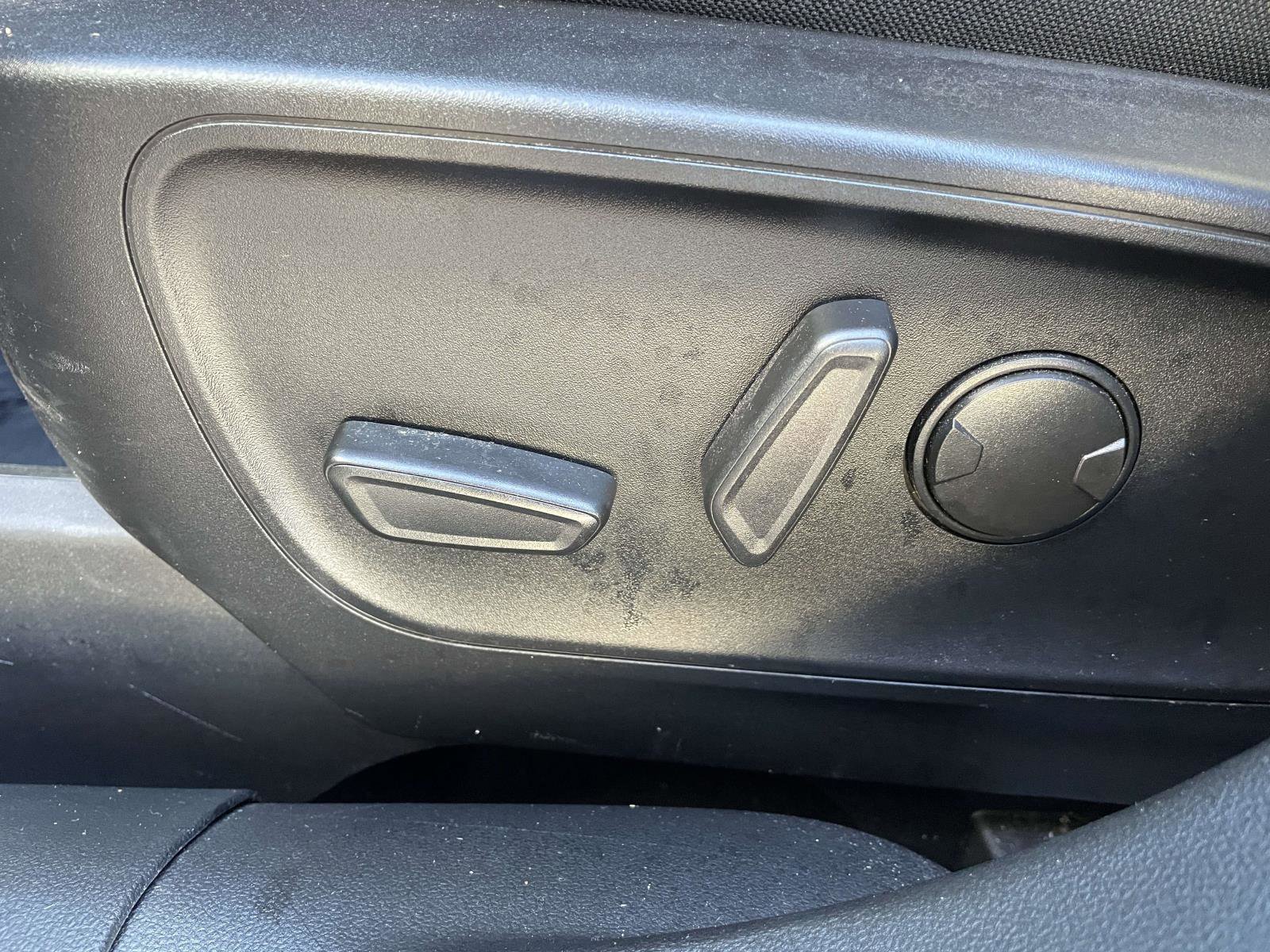 Used 2022 Ford Escape SE w/ SE Sport Appearance Package image 16