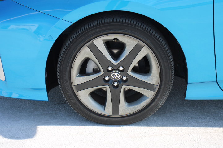 Certified 2022 Toyota Prius Limited image 9