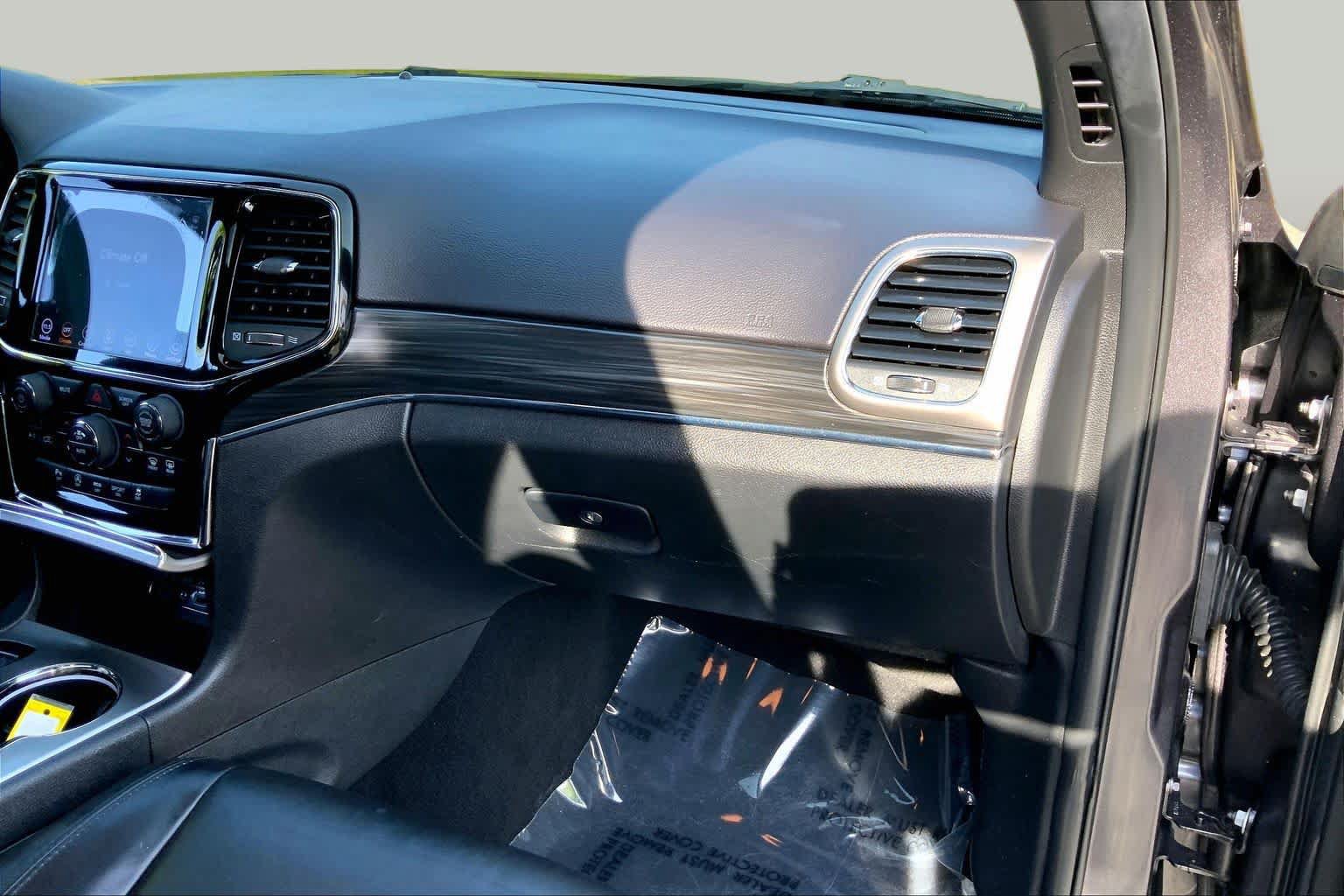 Used 2019 Jeep Grand Cherokee Limited AWD/4WD image 19