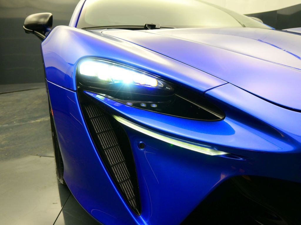 Used 2023 McLaren Artura image 15