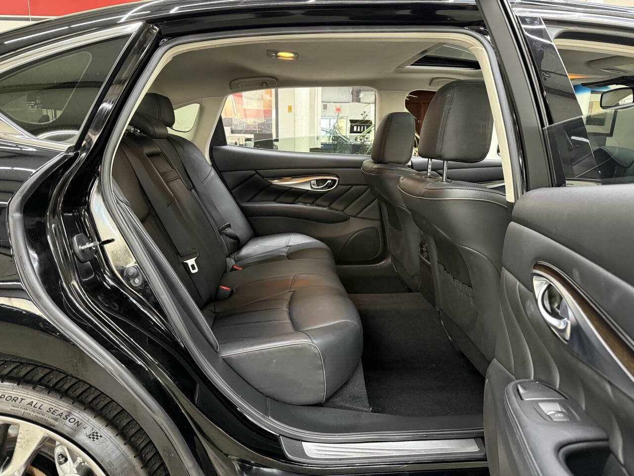 Used 2018 INFINITI Q70 L 3.7 w/ Sensory Package AWD/4WD image 15