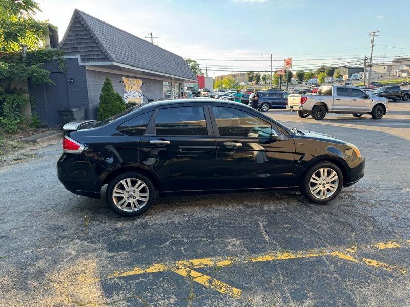 Used 2010 Ford Focus SEL FWD image 4